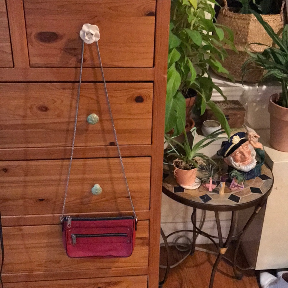 MILLY red small bag on slinky chain